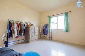 *****บ้านแฝดมือสองย่านนนทบุรี ม.สวัสดี ซอยสามัคคีร่วมใจ เนื้อที่กว้างขวางมากถึง 35 ตร.ว.  ฟังก์ชัน 3 ห้องนอน 2 ห้องน้ำ ที่จอดรถ 1 คัน บนทำเลแห่งการเดินทาง ใกล้รถไฟฟ้าสายสีม่วง "สถานีตลาดบางใหญ่" และทางด่วน "ศรีรัช"